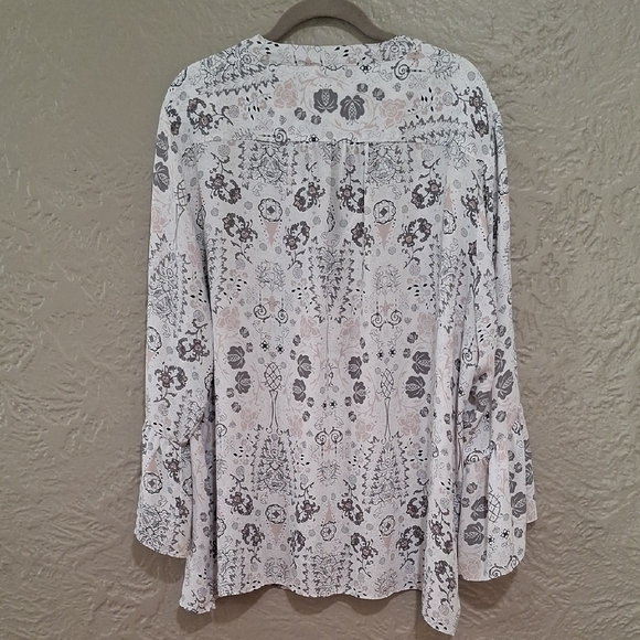 Violet & Claire Floral Blouse - Gray and White Size 3X - Picture 5 of 8